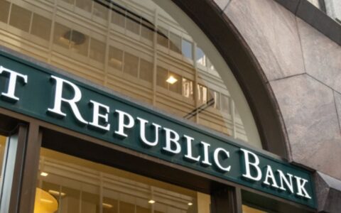 V USA skončila tretia banka, JPMorgan ju kúpila v zľave